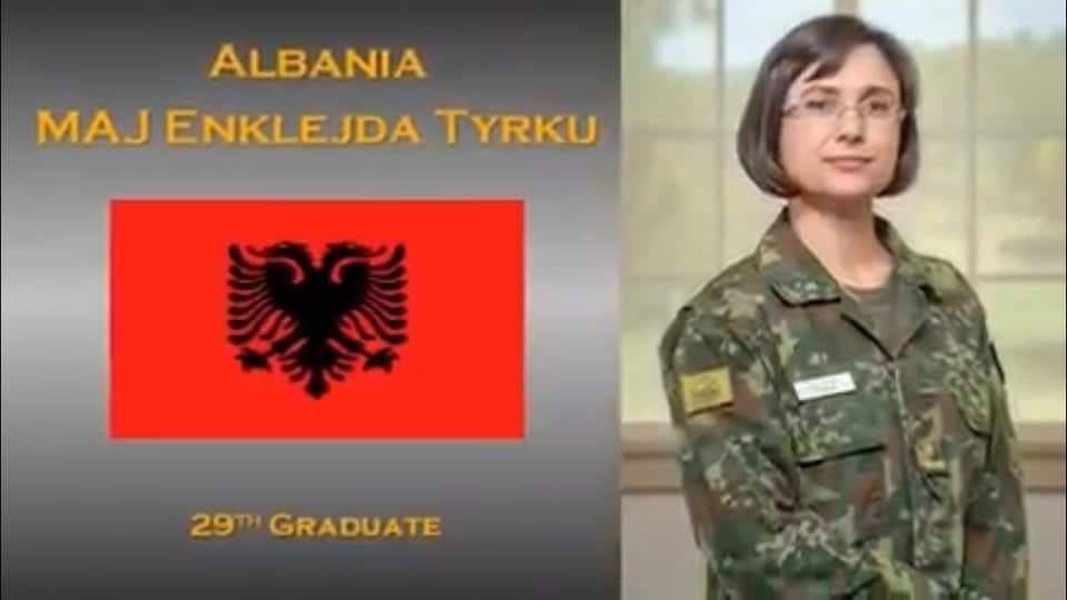 Ministrja Xhaçka: Oficerët e rinj shqiptarë të FA diplomohen në SHBA 3 3 18