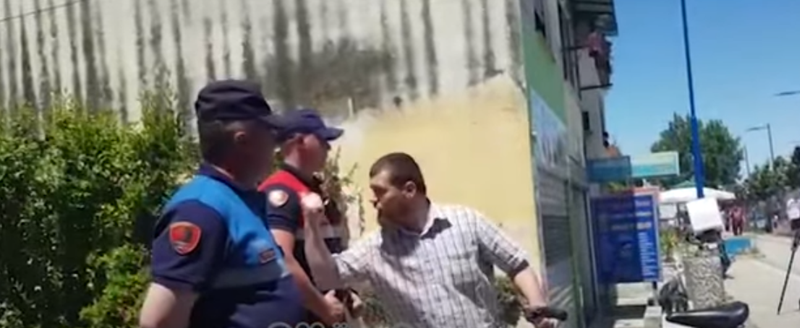 “I keni hapur luftë Allahut”, i njohur i besimtarit që u arrestua në Kamëz paralajmëron policinë: U dashka me çu fëmijët në shkollë me i zhvesh! (VIDEO) 800 0 5ed78029482bb
