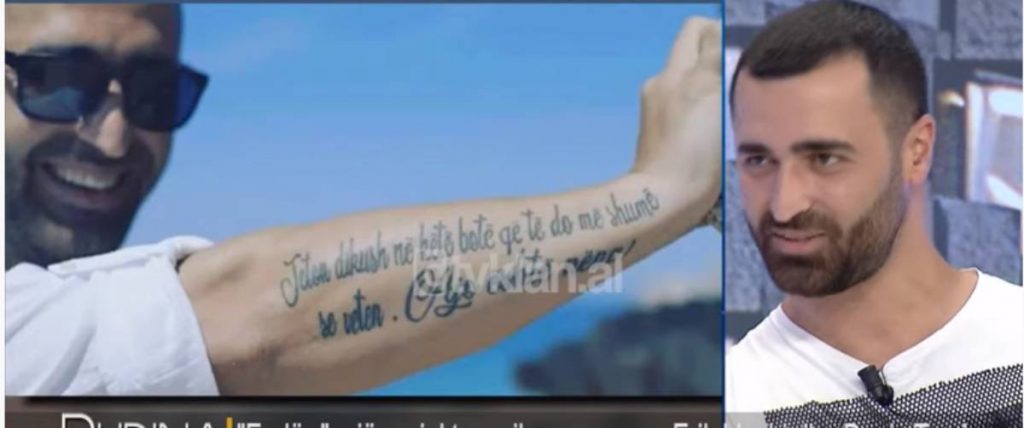 Erik Loshi ka bërë një tatuazh goxha të madh në krahun e tij, do të prekeni kur të mësoni se kujt ia dedikon Erik Lloshi 1