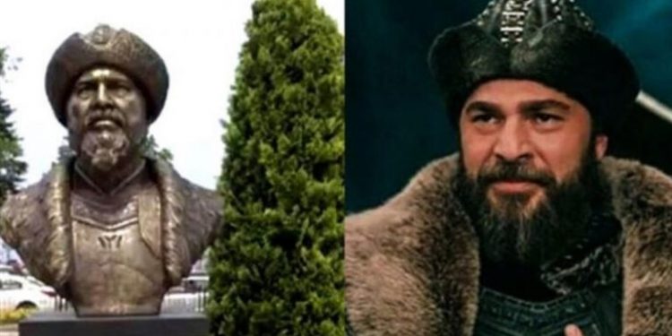 Turqi/ Ishin porositur për bustin e Ertugrulit, punonjësit e bashkisë e ngatërrojnë me aktorin e filmit Ertugruli