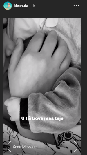 “Jam e dashuruar me ty”, Klea Huta s’ndahet asnjë sekondë nga Krid 1 Klea 1