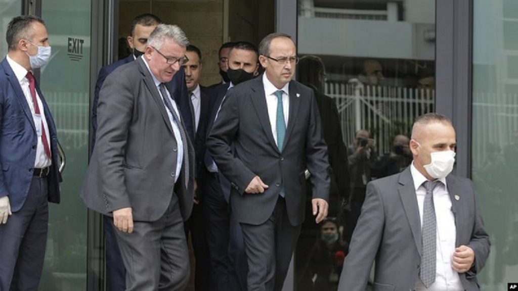 Gazeta gjermane “sulmon” kabinetit të ri në Kosovë: Kjo është qeveria e Grenellit për një pazar të shpejtë Kosove qeveria