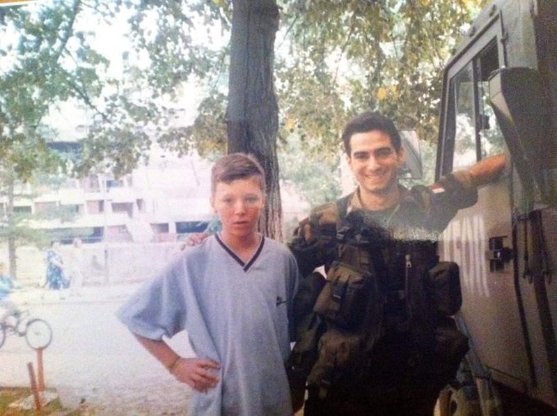 Kosovari i shkruan ministrit italian të Mbrojtjes: Dua të gjej ushtarin e takuar 21 vjet më parë Lorenzo Guerini