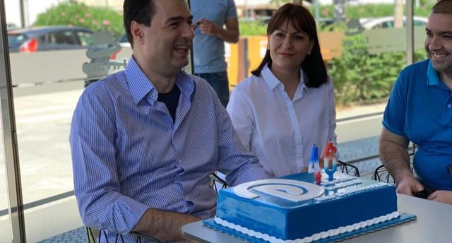 Lulzim Basha fik qirinjtë e ditëlindjes në bashkinë e udhëhequr nga PS-ja e Ramës Lulzim Basha 2