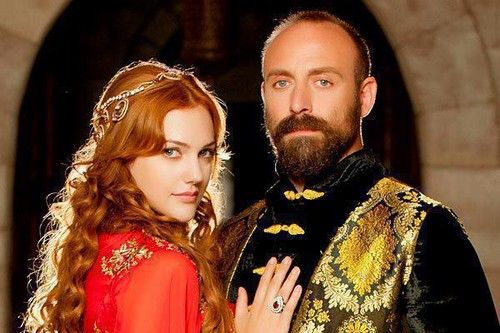 Nuk do ta njihnit kurrë, si dukej “Hyrremi” para se të bëhej e famshme Meryem Uzerli