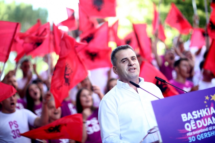 Denoncimi: Arrestohet në flagrancë vëllai dhe kushëriri i kryebashkiakut të Mallakastrës Qerim Ismaili, ‘plas lufta’ në Komisariat Qerim Ismaili