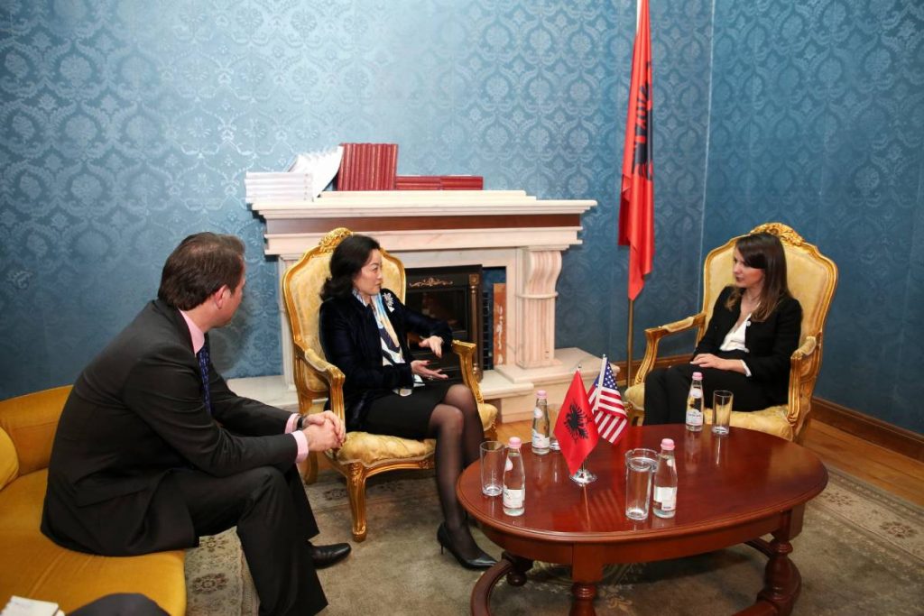 Pas miratimit të “Reformës Zgjedhore”, Yuri Kim fton në rezidencën amerikane opozitën parlamentare për votimin e draftit në Kuvend Yuri Kim 1