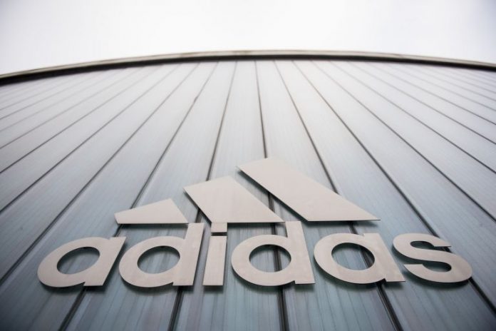 ”Adidas” përballet me akuza të rënda për racizëm aaaaii 696x464 1