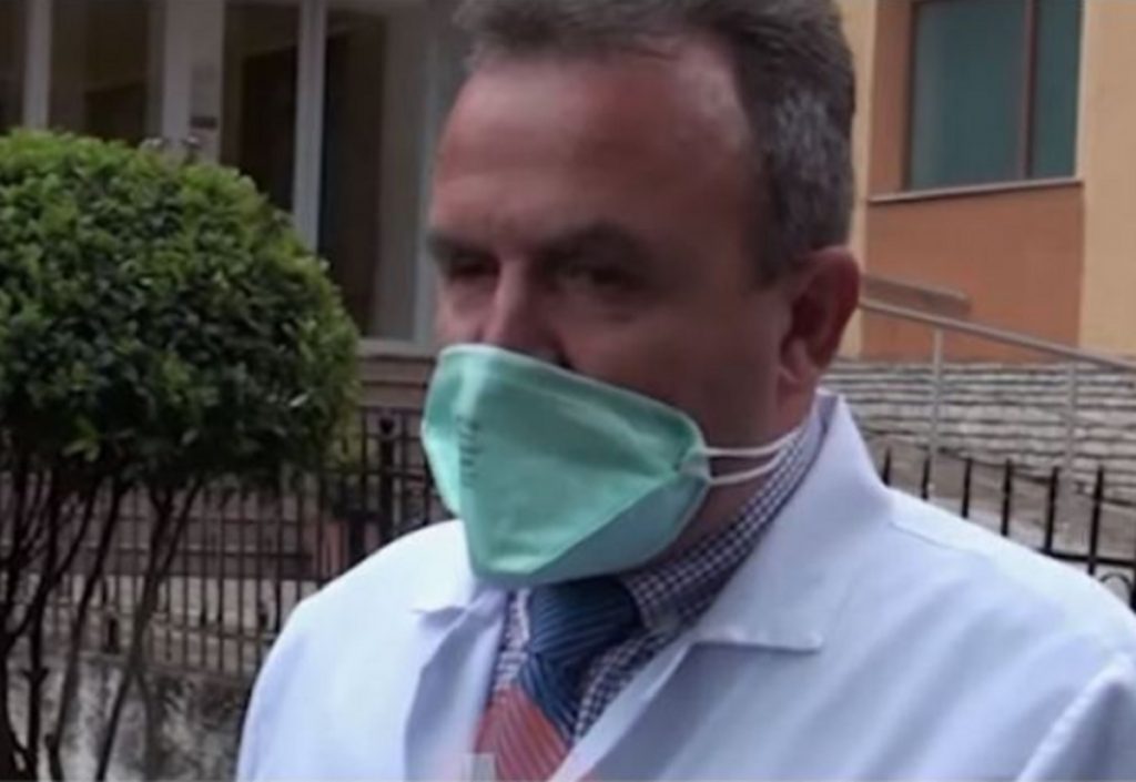 Mjeku qëndroi dy javë në karantinë e rikthehet në punë, kolegët e denoncojnë: Nuk ka bërë tamponin ardian mata