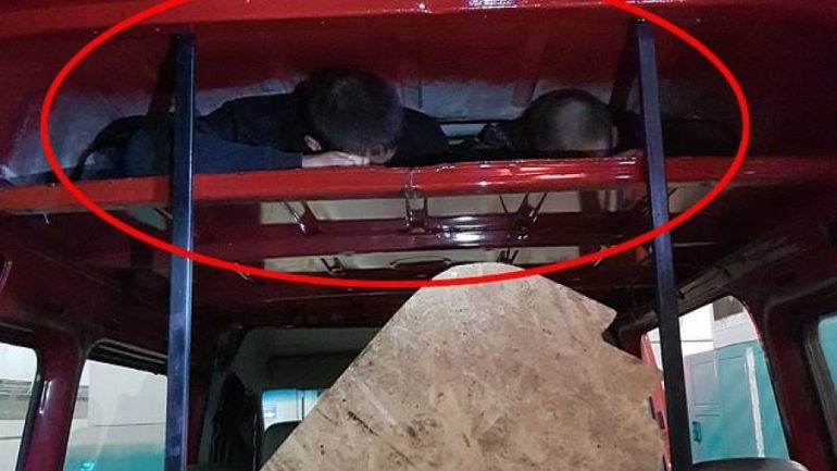 Ja ku fshihen shqiptarët për të shkuar në Angli auto traf11591891097 770x433 1