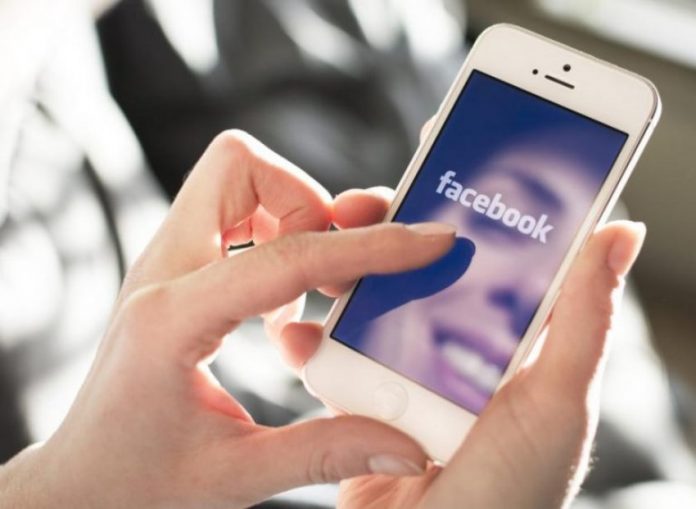 Njerëzit e palumtur postojnë më shumë në rrjetet sociale auto woman facebook 768x5621592862453 1 696x509 1