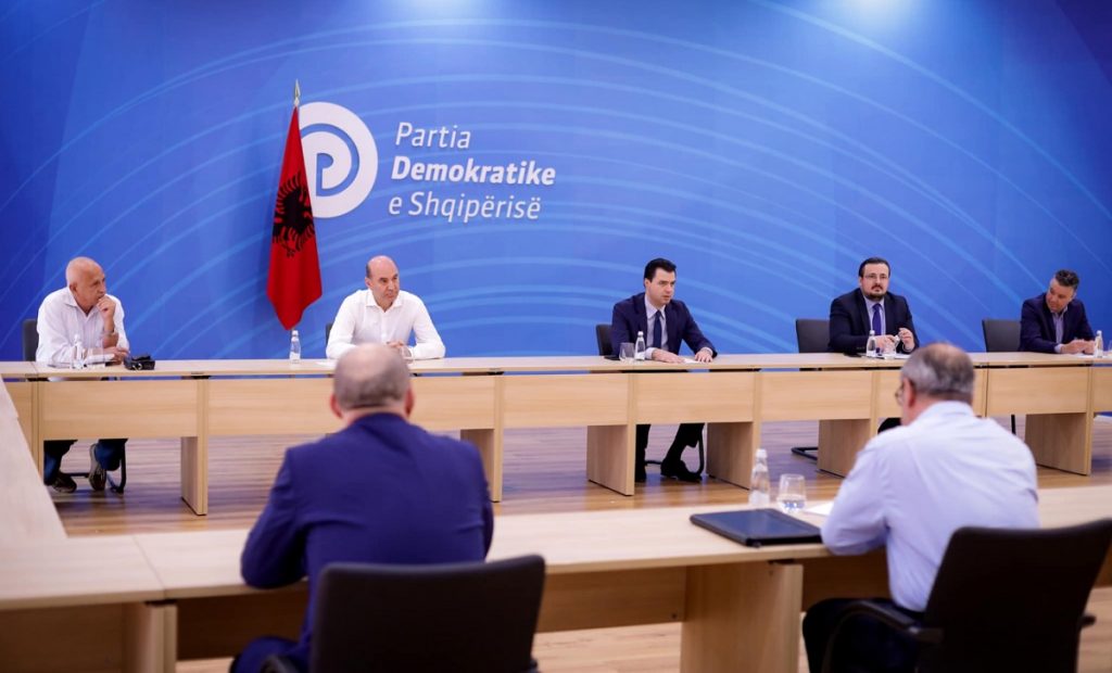 PD i mbyll çdo rrugë deputetëve “tradhëtarë”, përjashtohen nga procesi shkelësit e statutit basha investitore