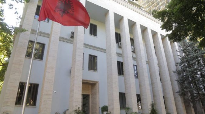 Nga rekomandimet e “Venecias” deri tek plotësimi i vakancave, ja çfarë u vendos në mbledhjen e KED ked