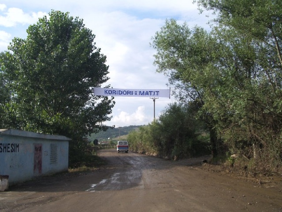 Mat/ 11 vjet më parë u premtua “Koridori i Matit”, ndërkohë tani rruga është në gjendje kritike (Foto) kord