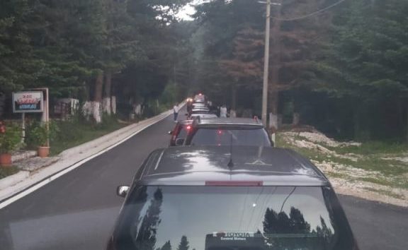 Të gjithë drejt jugut, bllokohet trafiku në Llogara llogara e1592593968336 576x354 1