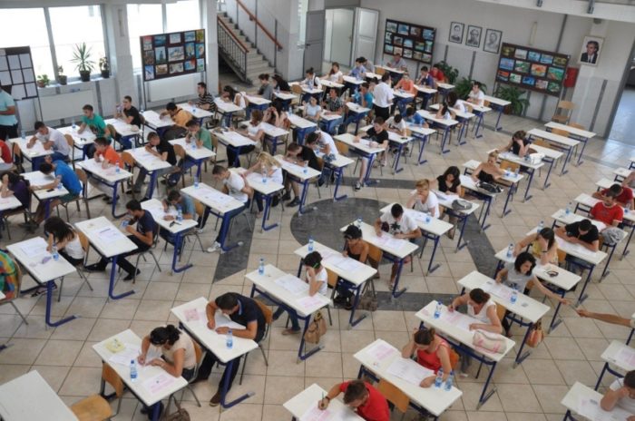 Matura Shtetërore/ 550 punonjës policie u angazhuan për mbarëvajtjen e procesit matura provim1020301637 850x564 700x464 1