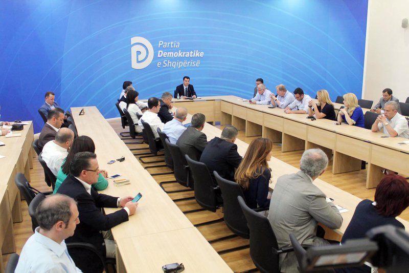 Zbulohet modeli që do ndjekë PD për përzgjedhjen e kandidatëve për deputetë, Mirela Bogdani i dha idenë Bashës pd