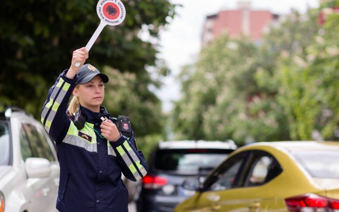 Rritja e sigurisë rrugore, ndalohen 20 drejtues mjetesh në një javë në Tiranë police 696x436 1