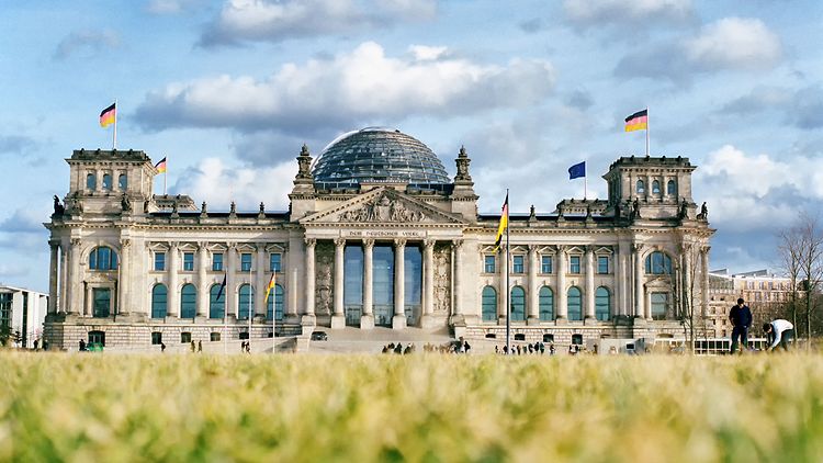 COVID-19/ Gjermania shtyn hapjen e kufijve me vendet e treta, mes tyre dhe Shqipëria reichstag