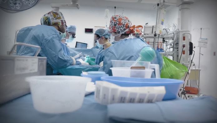 Injektuan pacientes gjak të ndryshëm, dënohet mjekja dhe infermierja e ”Salus” salus