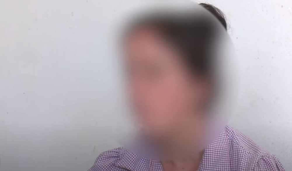 “E kishte zhveshur, nga gjysma e poshtë ishte lakuriq vajza”/ Tjetër rast abuzimi në Berat, vajza 17-vjeçare RRËFEN ngjarjen: Më tha “tani do të shqyej” vajza abuzim