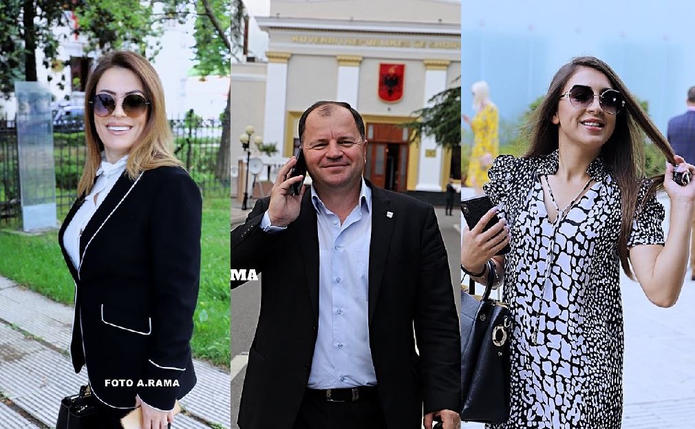 Nga maskat te veshjet dhe aksesorët, ja si u shfaqën deputetët sot para nisjes së seancës parlamentare wre56ert