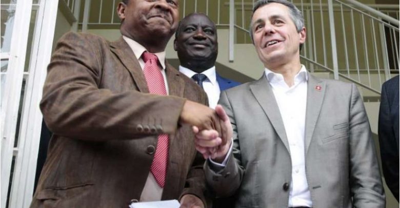 Skandali 60 milionë eurosh/ Bashkëpunoi me biznesmenin shqiptar, arrestohet ministri i Shëndetësisë zimbabve 780x405 1