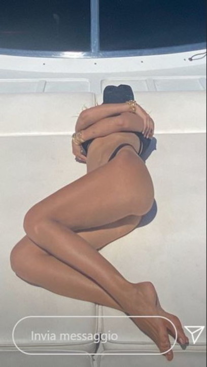 Ilary Blasi çmend fansat me fotot 'hot', shfaqet në formë të admirueshme 1 115816706 724d26d9 7dcb 4a88 9096 838ce8e738ff