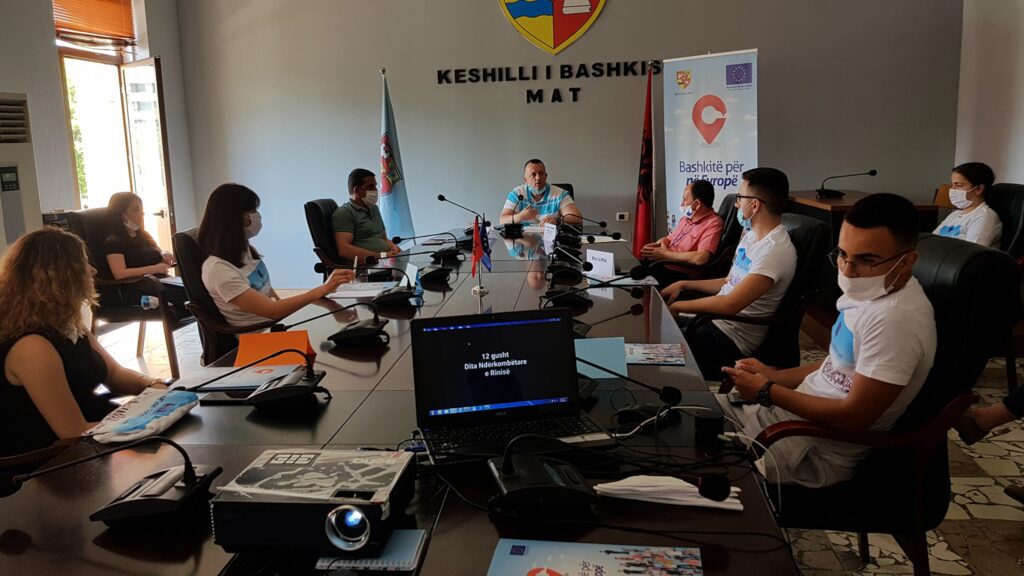 Angazhimi i të rinjve në vendimmarrjen lokale, të rinjtë e Matit bashkëbisedim me kryebashkiakun Malaj 117715121 1647466795417069 5045892618172971015 o
