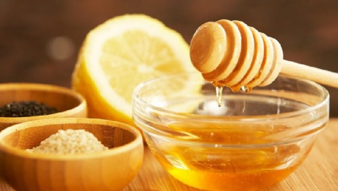 Maska që duhet të bëni për të hequr skuqjen nga dielli 1596378104 automjaltelimon1562425547 696x393 1