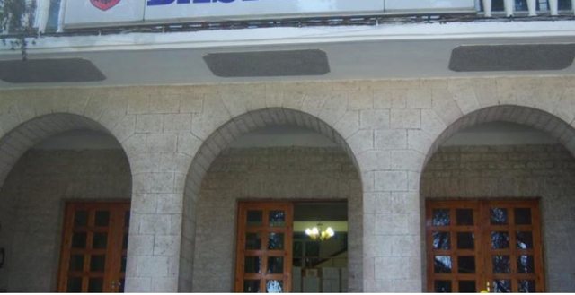 Plas sherri në bashkinë e Gjirokastrës, konfliktohen fizikisht dy zyrtarët 640 0 5f45698570f51