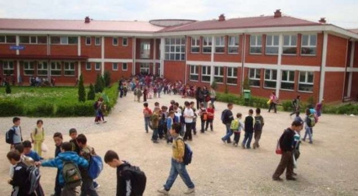 Viti i ri shkollor, Ministria e Arsimit e lë në ‘dorë’ të prindërve zhvillimin e mësimit. Zbulohen 4 skenarët 67030684546451c927b97de17e985b78 L