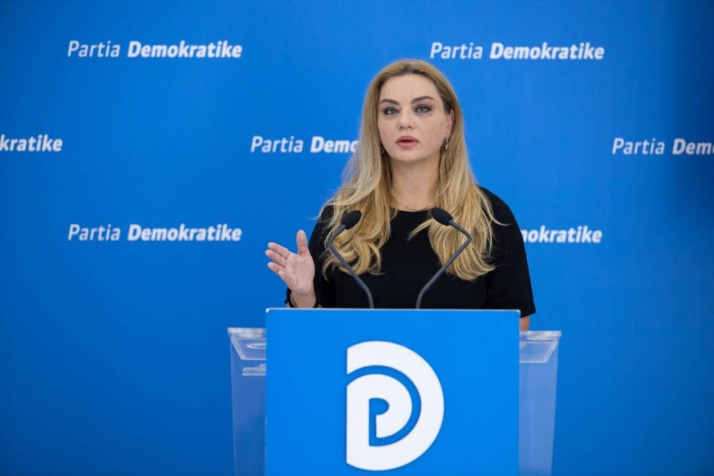 Situata në kufi, PD: Krizë humanitare e shkaktuar nga paaftësia e qeverisë për të testuar, e turpshme që Rama e ministrat vijojnë pushimet Albana Vokshi