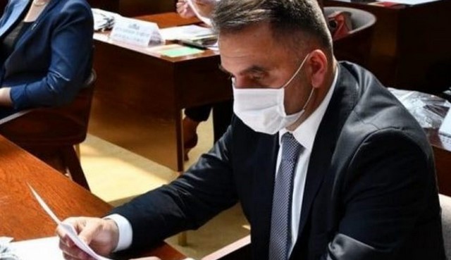 Deputeti shqiptar jep dorëheqjen pas përplasjeve me kreun e partisë Annotation 2020 08 23 154313