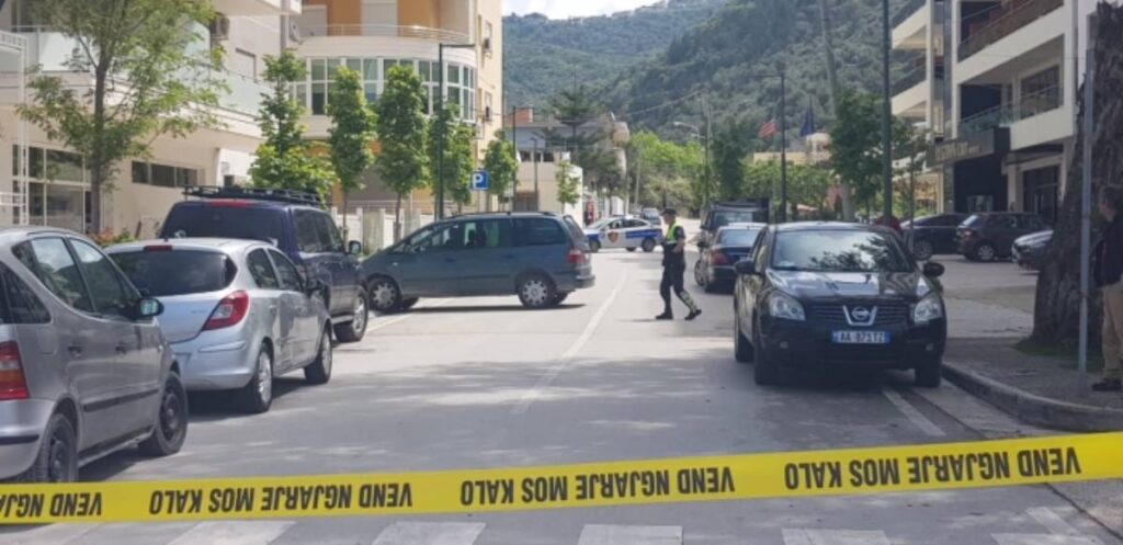 Peqin/ Jo vetëm që organizojnë dasmë në kohë pandemie, por qëllojnë edhe me armë Peqin 1