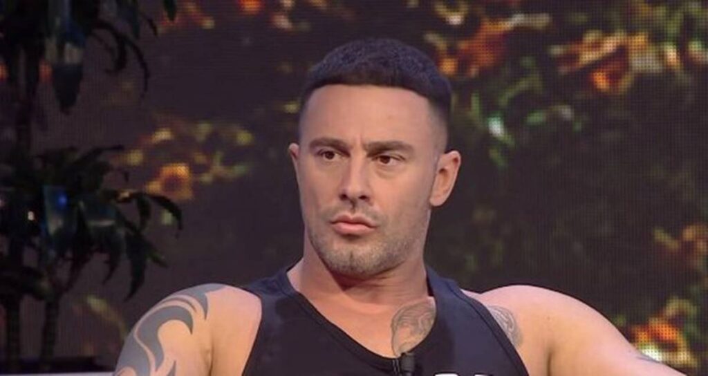 “Robi plaket kur don vet”/ Robert Berisha realizon ëndrrën e tij, vjen me një programin televiziv Robert Berisha1
