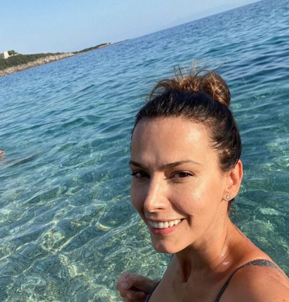 “Ujë dhe sapun”, për Valbona Selimllarin vitet nuk kalojnë, ja sa bukur duket 47-vjeçarja! 1 Valbona SELIMLLARI1 1