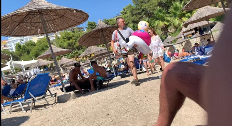 Ish ministri serb i Kosovës pushon në jug të Shqipërisë m4