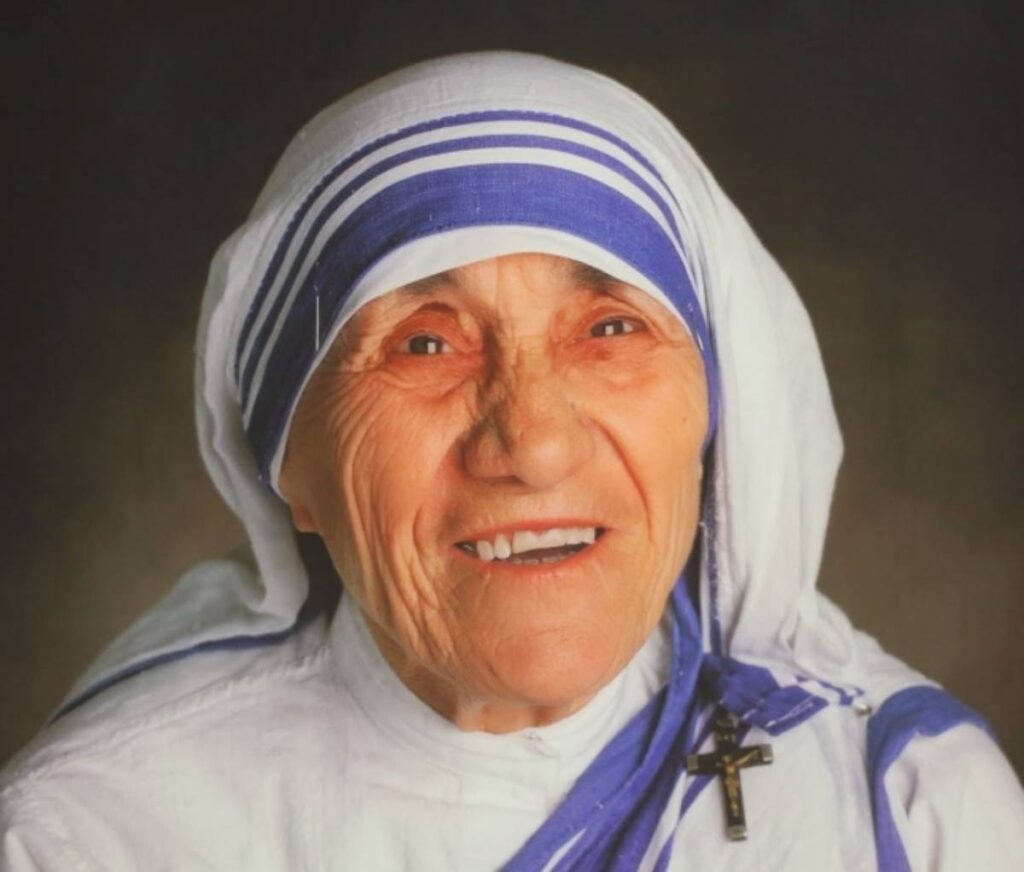 Sot, 110 vjetori i lindjes së shenjtores Nënë Tereza: Ja thëniet e saj më frymëzuese! nene tereza1