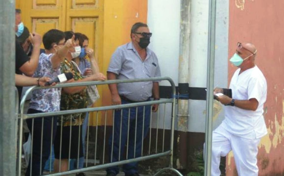Ankesat e familjarëve te pacientëve me Covid 19, reagon Meta: Reflektim i menjëhershëm, meritojnë të trajtohen denjësisht! pipero tirananews.al