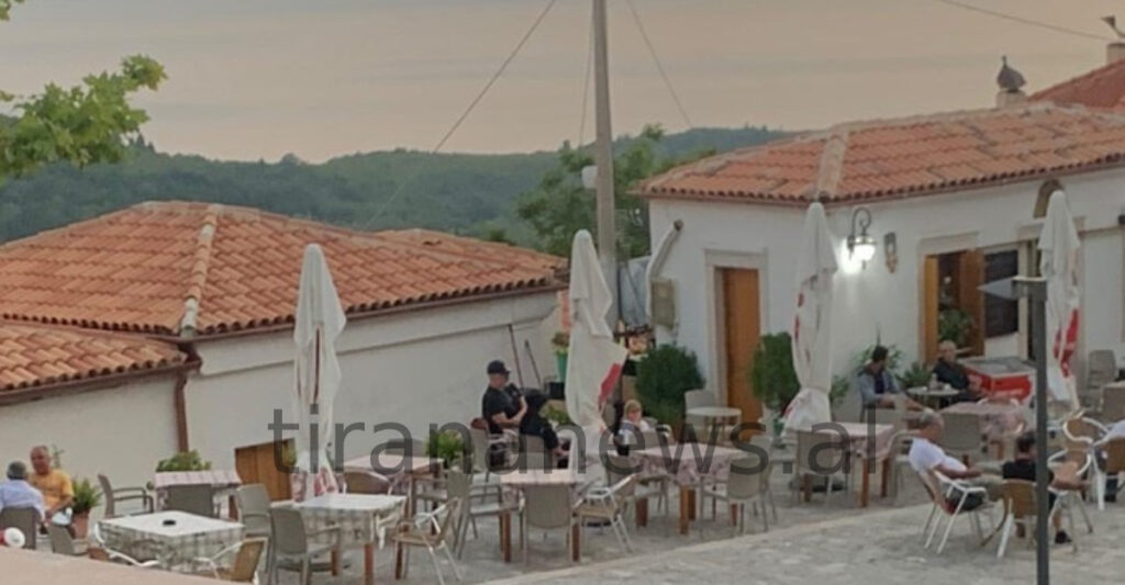 Rama fotografohet duke u relaksuar në Jug, poston disa foto nga plazhet rama pushime jug