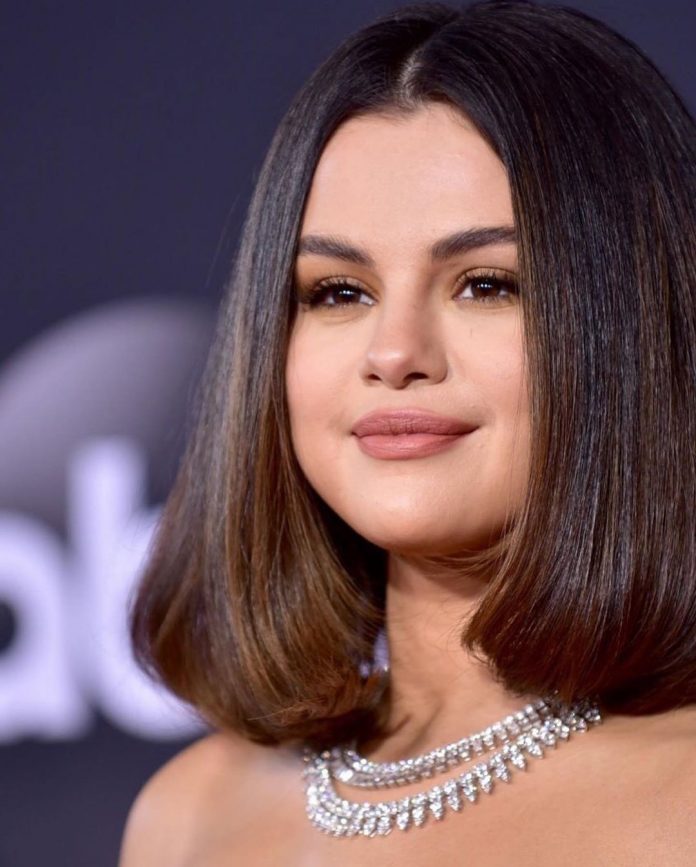 Selena Gomez del kundër vendimit për abortin selena gomez 696x867 1