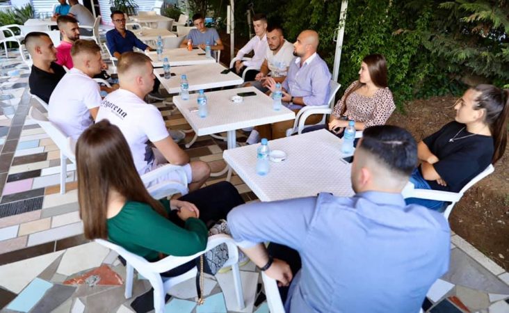 Kryemadhi: Duhet t’i japim forca drejt 25 prillit, dita kur shteti do rikthehet në shërbim të qytetarëve 120016100 2660511357543978 4778129102935475074 n 1 732x450 1