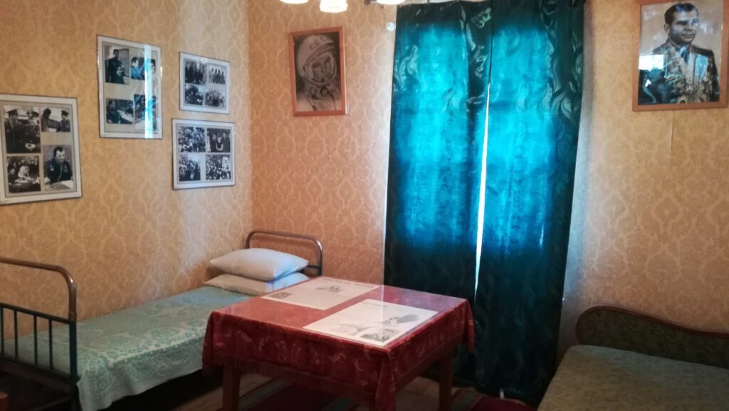 E rrallë, publikohen fotot brenda shtëpisë ku Yuri Gagarin kaloi natën para se të nisej në hapësirë 4 4 1