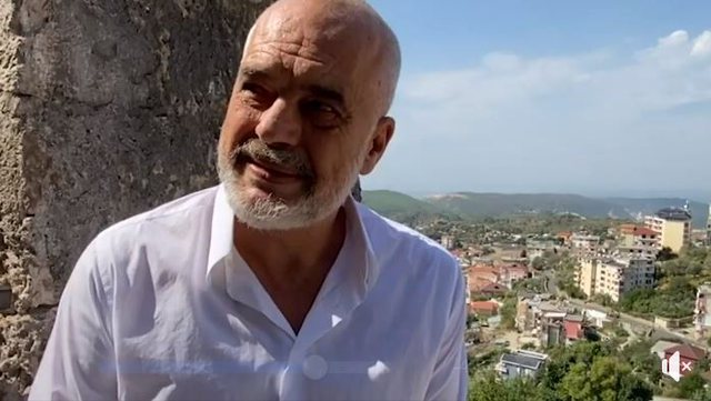 Krujë/ Qytetari i drejton dorën kryeministrit, shikoni si reagon Rama (VIDEO) 640 0 5f60c7cf09fdf