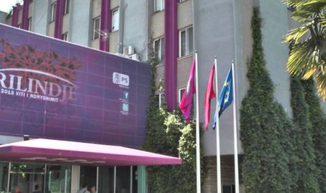 Deputeti socialist bëhet gati për fushatë, nuk i kursen lëvdatat për veten: Jam figura më… 640 0 5f6874ebb3f29