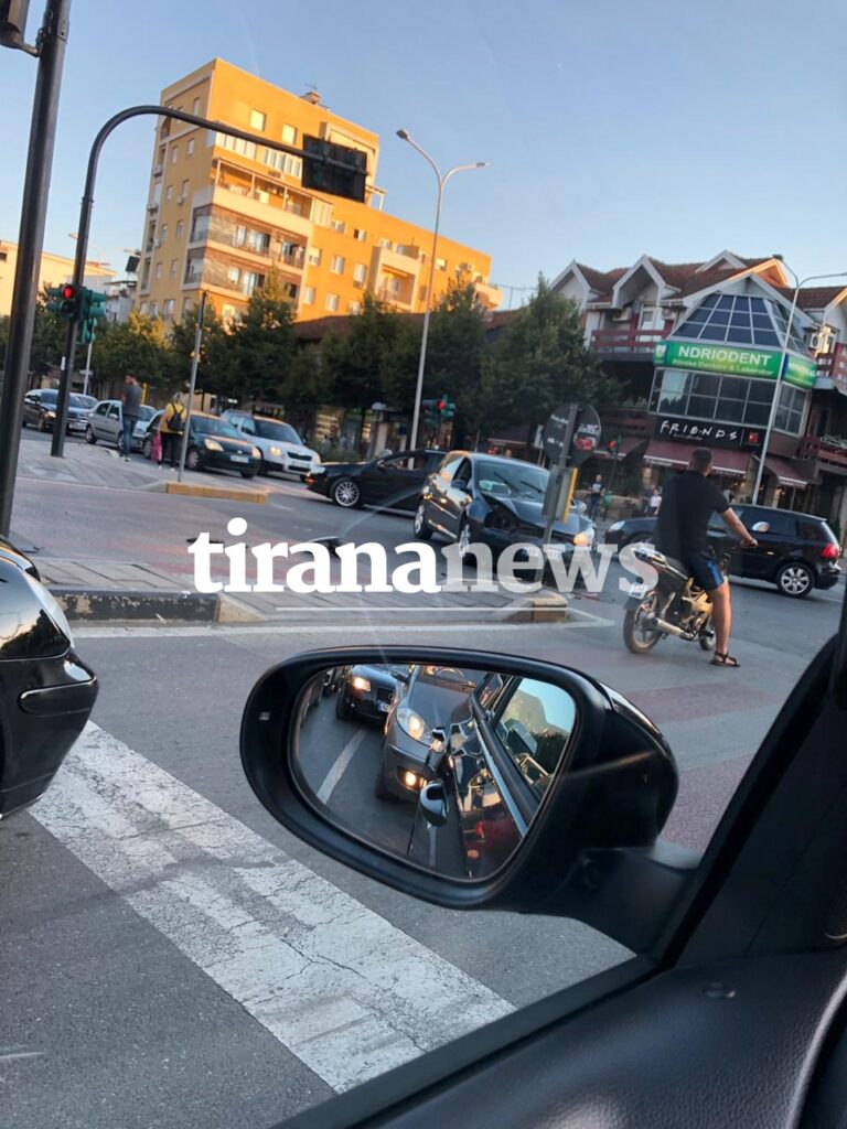 Fotot / Aksident pranë Farmacisë Nr. 10 në kryeqytet 2 7ed9daf0 a892 4b24 b22e 67e6ea22fbd5 1