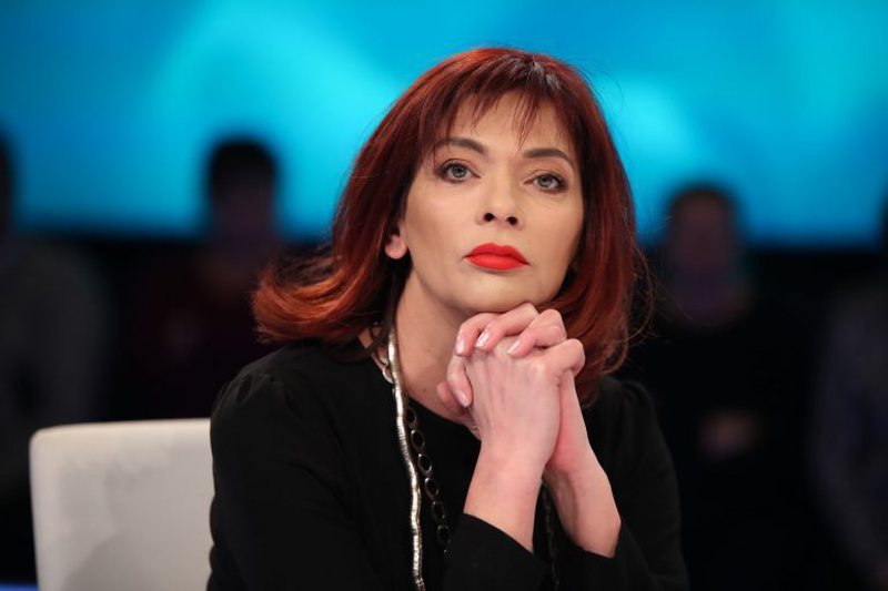 “Keni rezultuar pozitive me COVID…”/ Aktorja Ema Andrea zbardh telefonatën nga ‘Shefqet Ndroqi’ që e revoltoi: Kjo nuk është shaka! 800 0 5f65debd082af