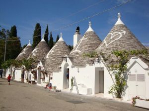 FOTOT / Brenda qytetit të rrallë italian i krijuar për mashtrim fiskal, ja si ndodhi? 1 Alberobello1