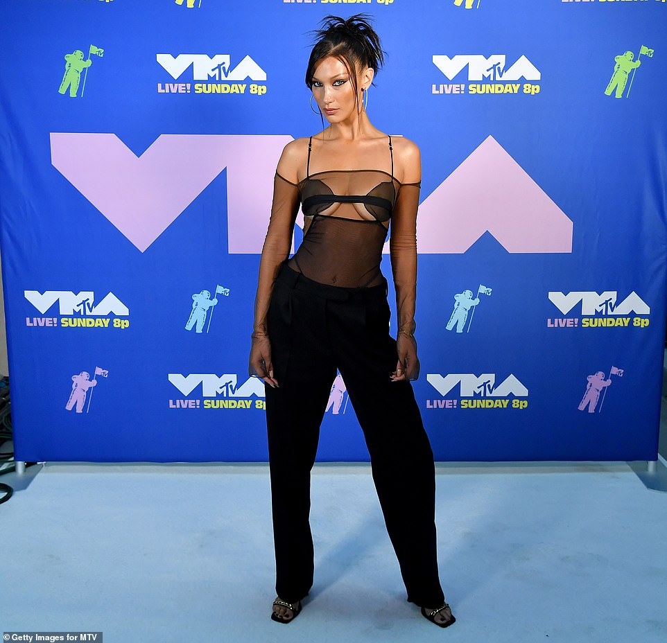 A e dinit që Bela Hadid në MTV VMA-s u vesh nga stilistja shqiptare? Po, po dhe modelja e famshme tha fjalët më të mira për të 1 Bela Hadid
